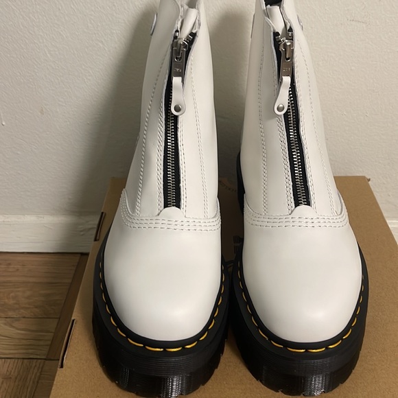 Dr Martens new in box white zipper platform womans 10 wedding boot! - Picture 4 of 7
